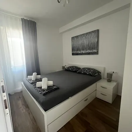 Appartement With Private Pool *