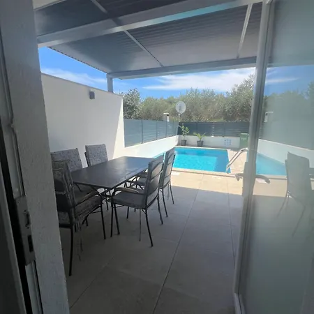 With Private Pool Apartman